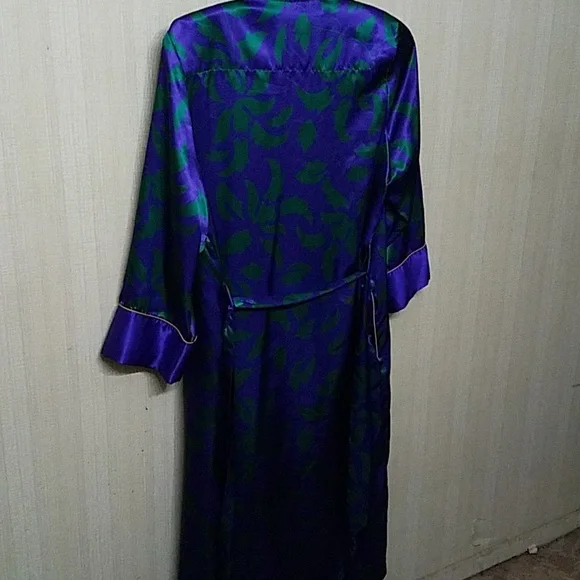Vintage Victoria's Secret Gold Label Robe - Picture 5 of 16